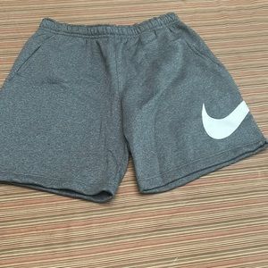 Men’s Nike shorts size L, new with tags
